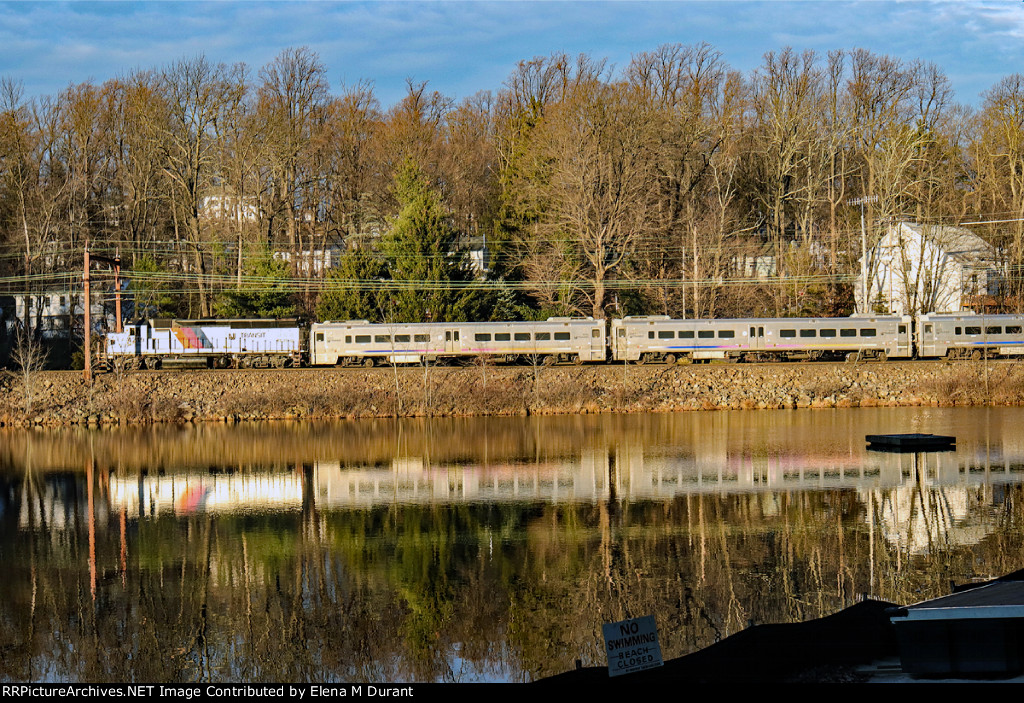 NJT 4219 on 6635